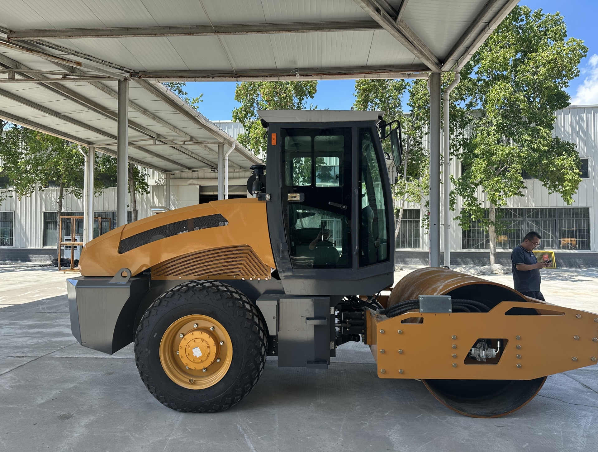 新款8噸座駕式單鋼輪壓路機BM8000